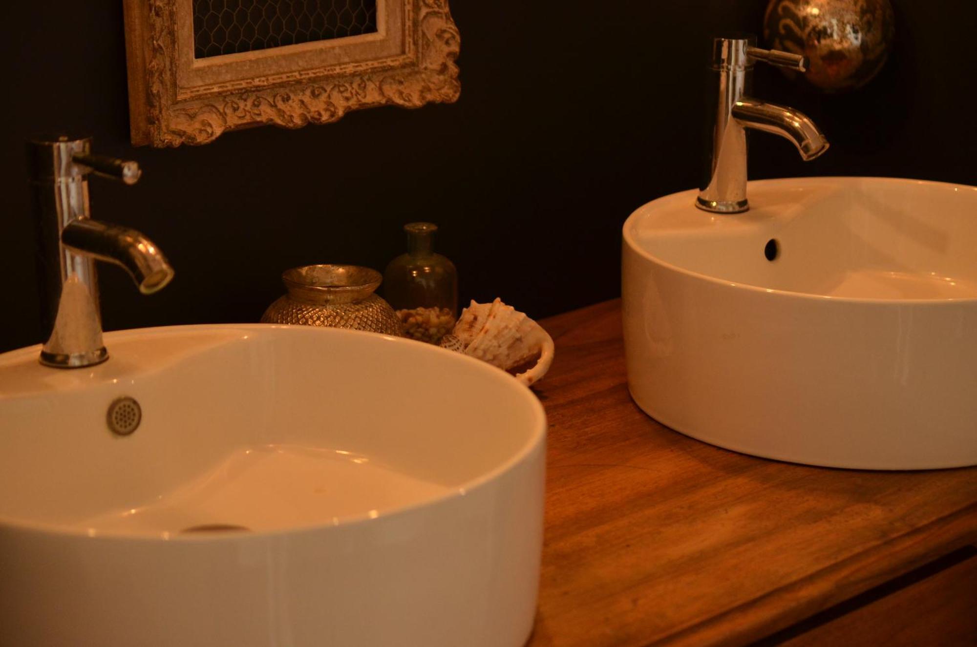 Ferme St Pierre 2 Suites Avec Repas, Piscine, Clim, Cheminee Ou Baignoire Spa Chabeuil Bagian luar foto